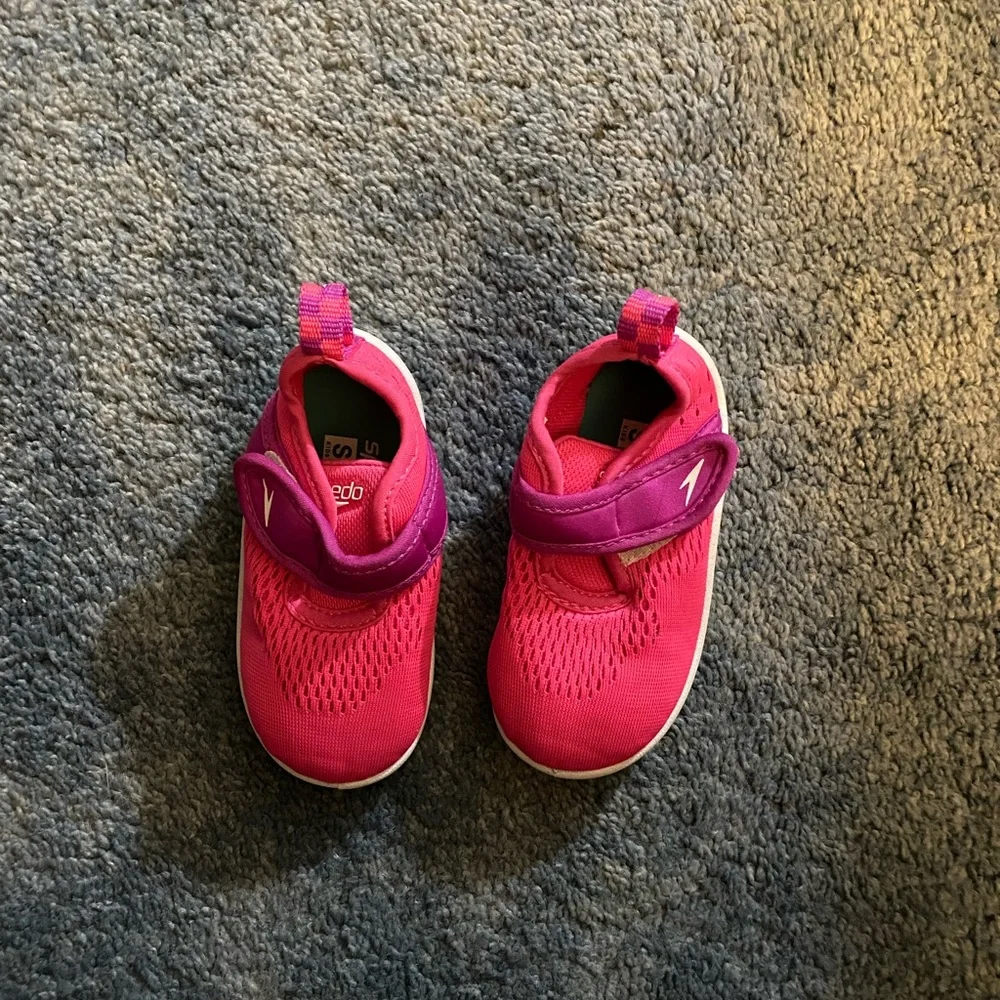 Speedo toddler girls water shoes. Bright pink with purple. Size 5-6.